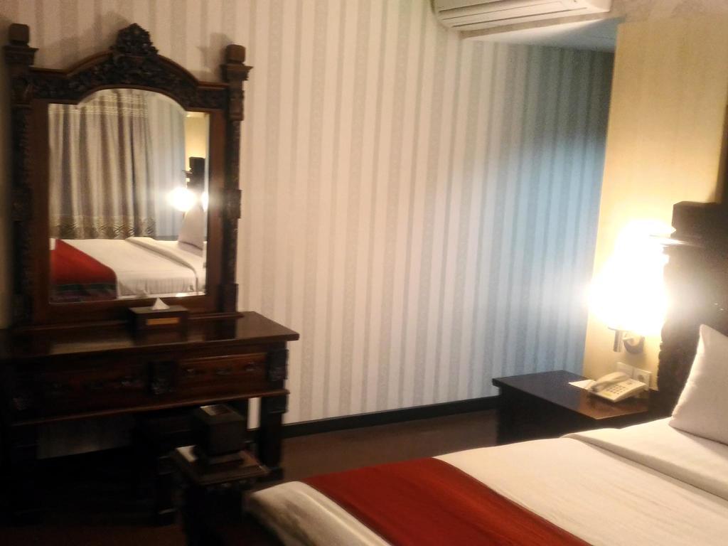 Hotel Grand Puri Saron Yogyakarta Exteriér fotografie