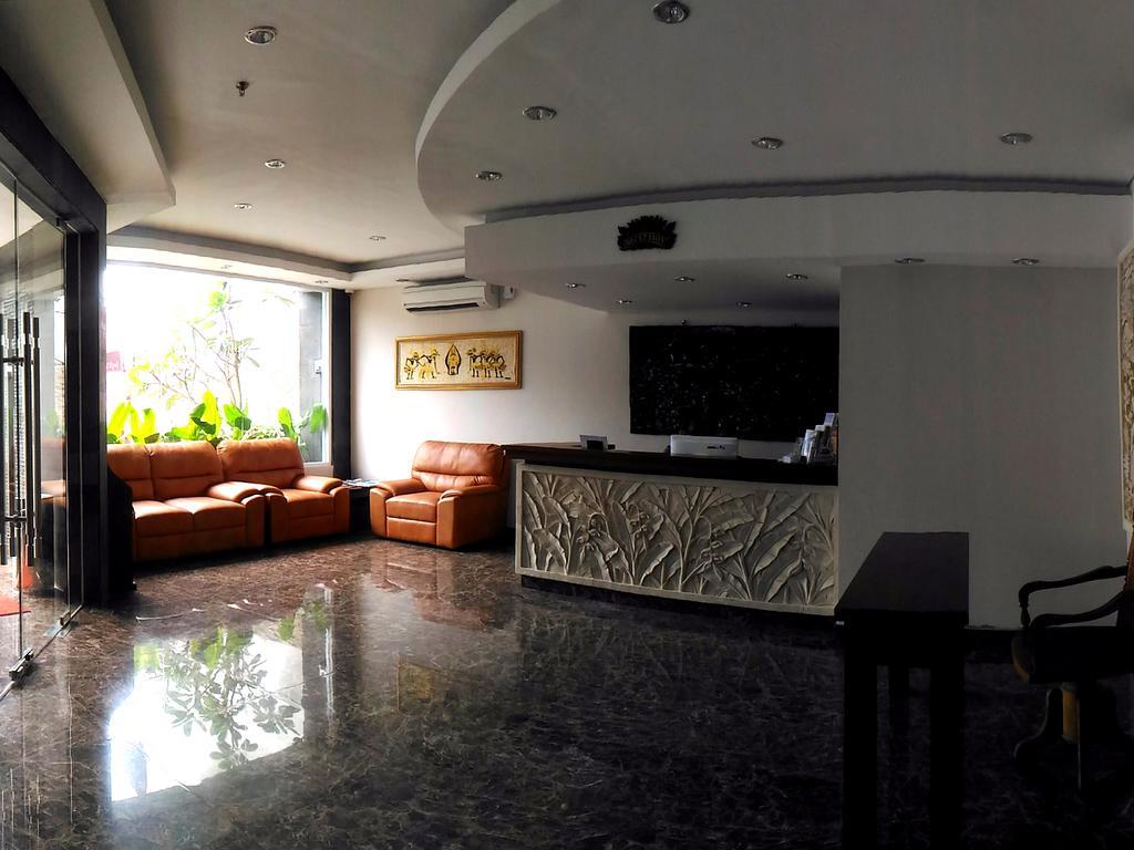 Hotel Grand Puri Saron Yogyakarta Exteriér fotografie
