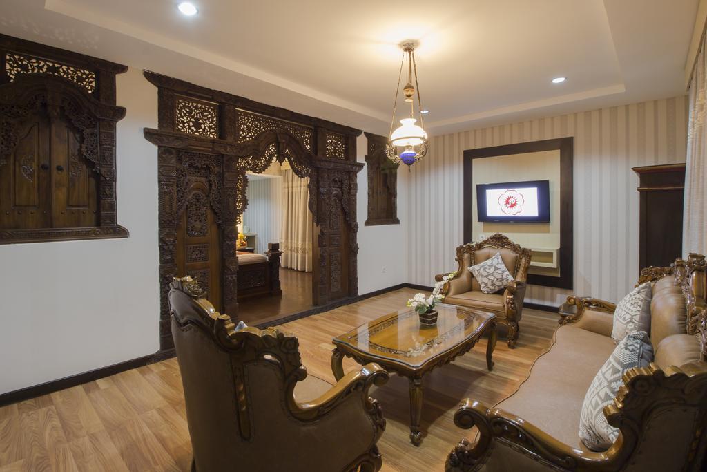 Hotel Grand Puri Saron Yogyakarta Exteriér fotografie