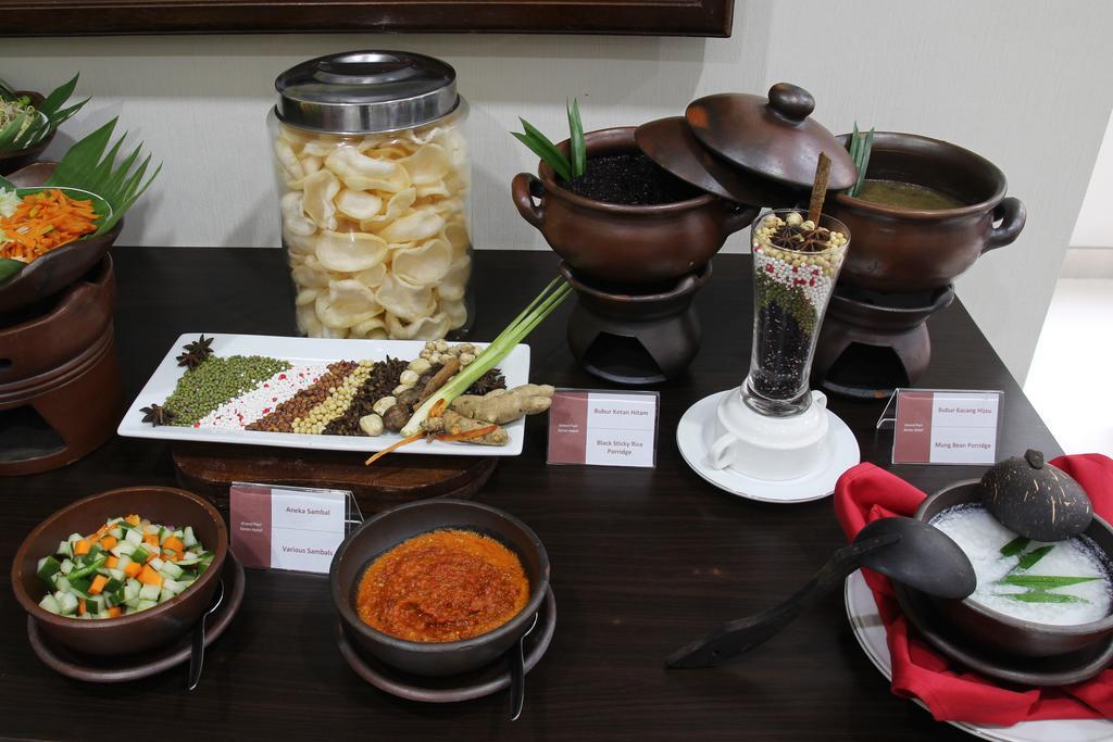 Hotel Grand Puri Saron Yogyakarta Exteriér fotografie